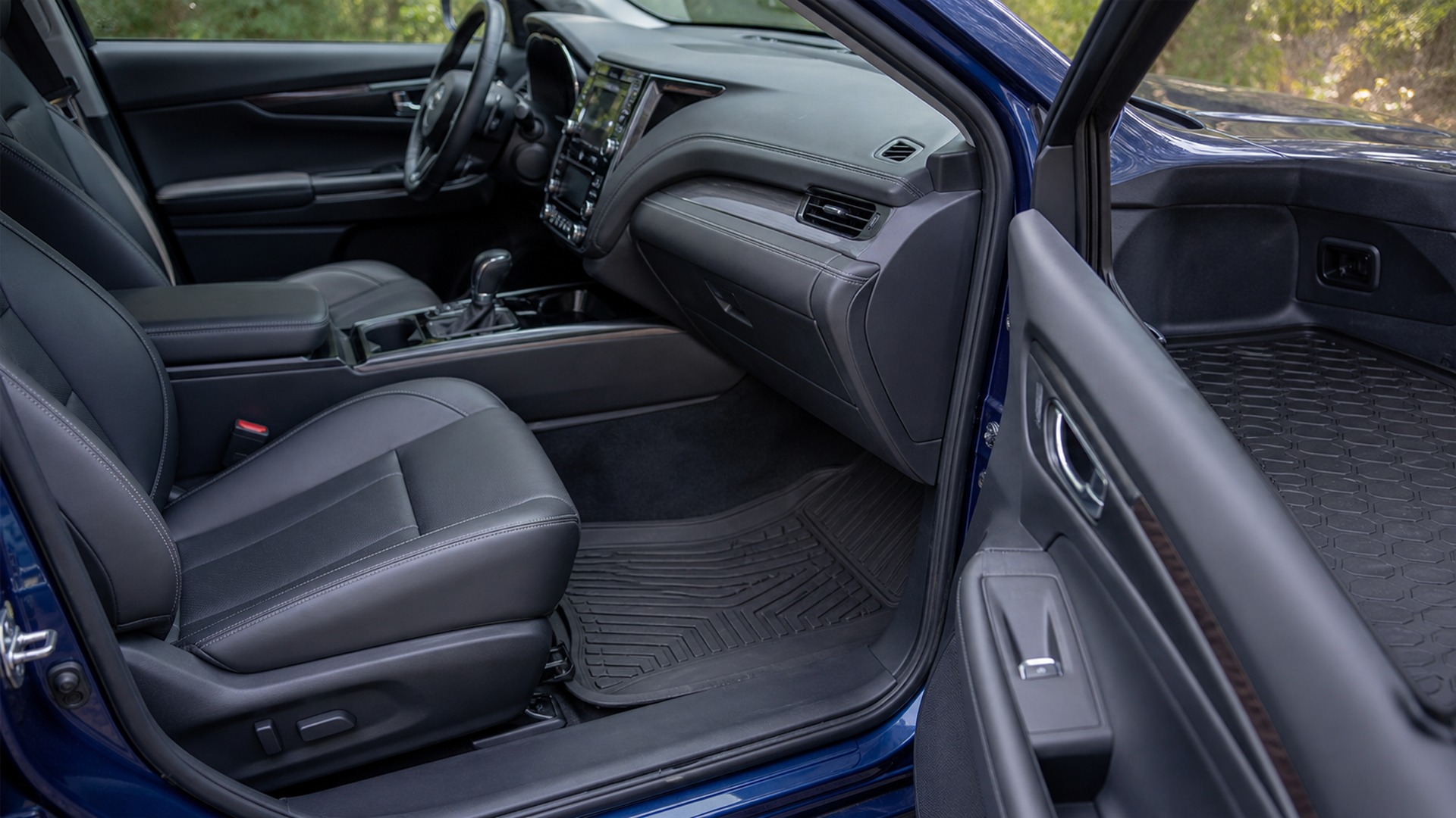 When to Use All-Weather Floor Mats Instead of Cargo Mats
