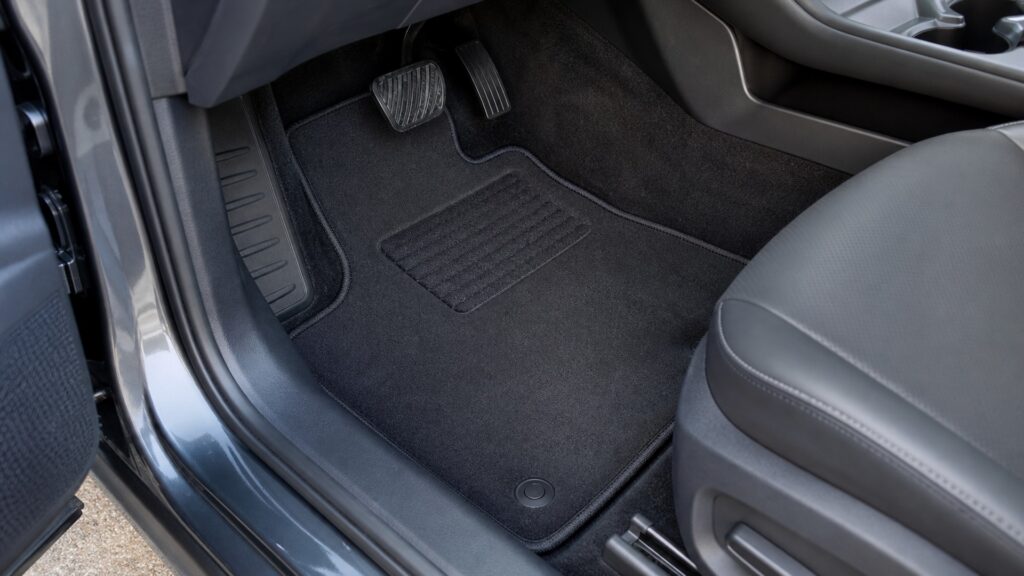 carpet floor mats explainer hero image for Review Streets