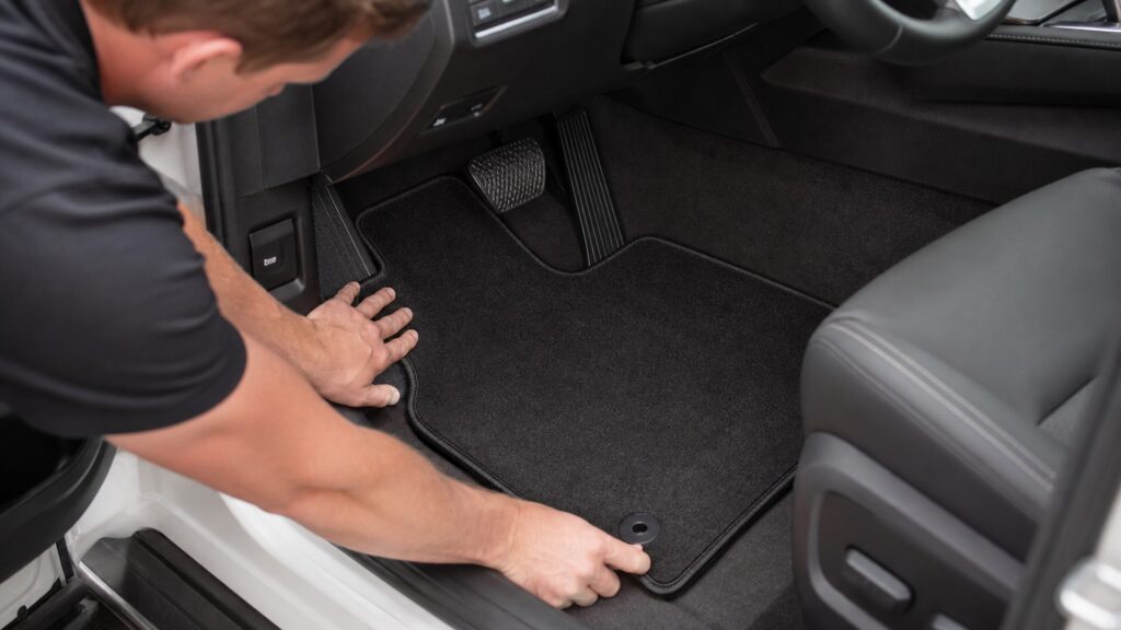 carpet floor mats explainer hero image for Review Streets