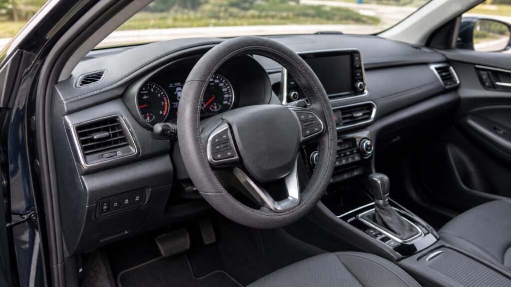 steering wheel covers explainer hero image for Review Streets