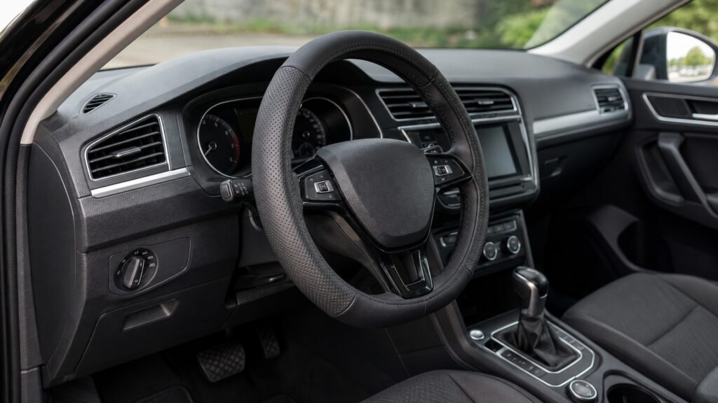 steering wheel covers explainer hero image for Review Streets