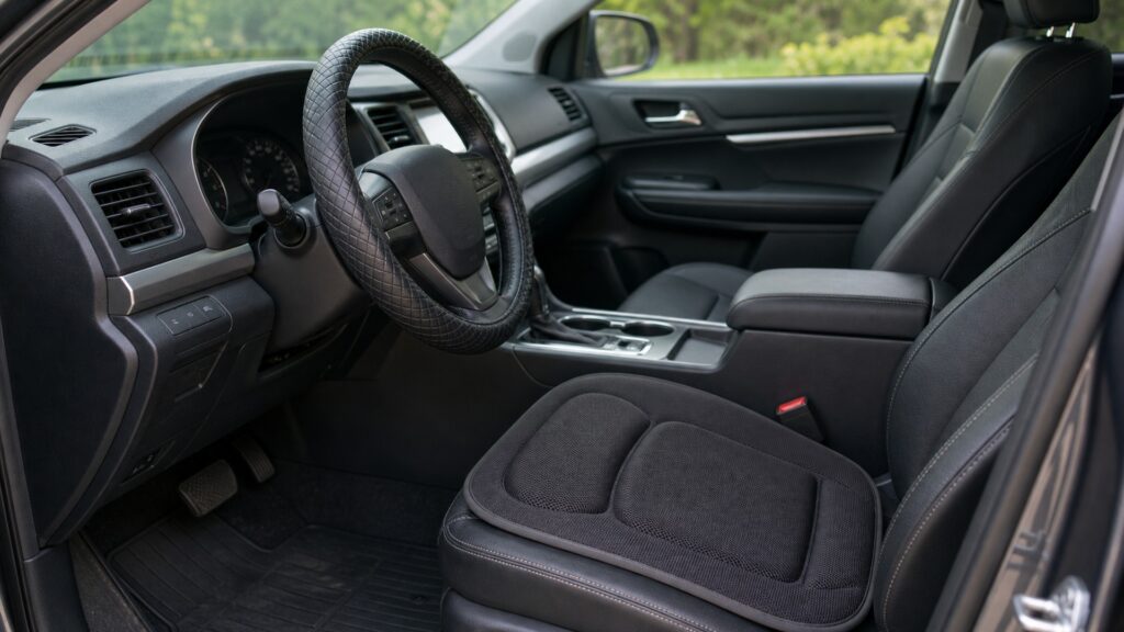 steering wheel covers explainer hero image for Review Streets