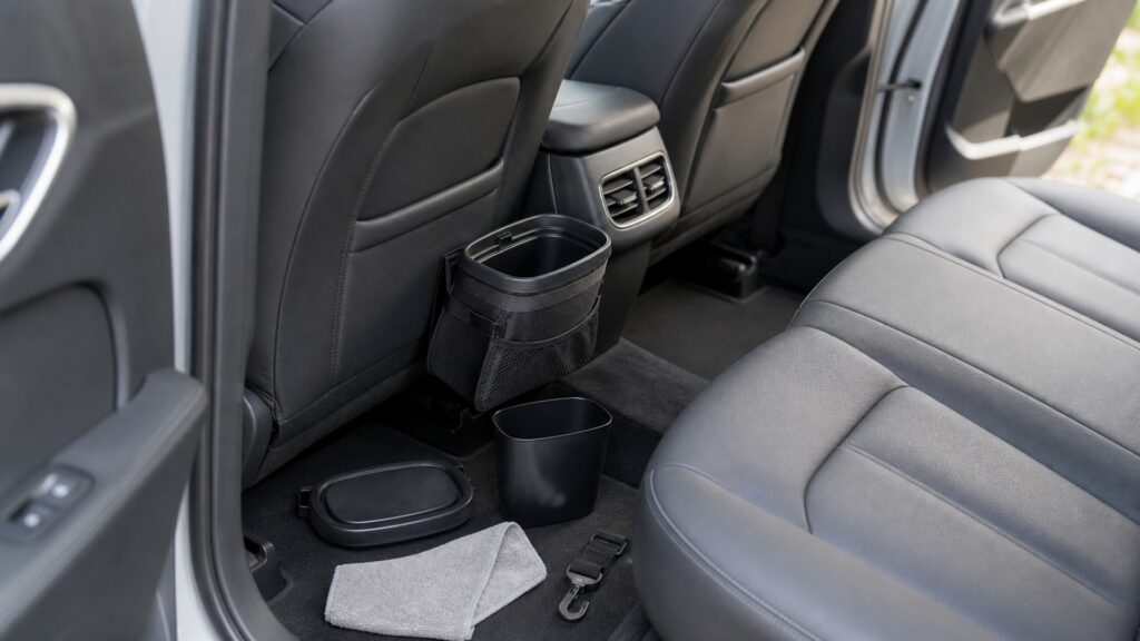 car trash cans explainer hero image for Review Streets