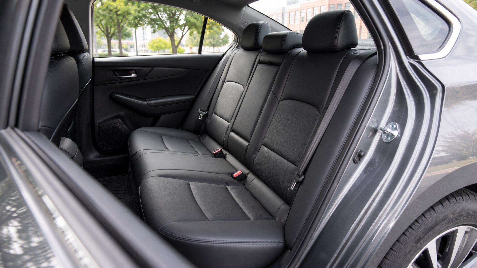 How to Choose Leather Seat Covers for Ride-Share and Commuter Cars