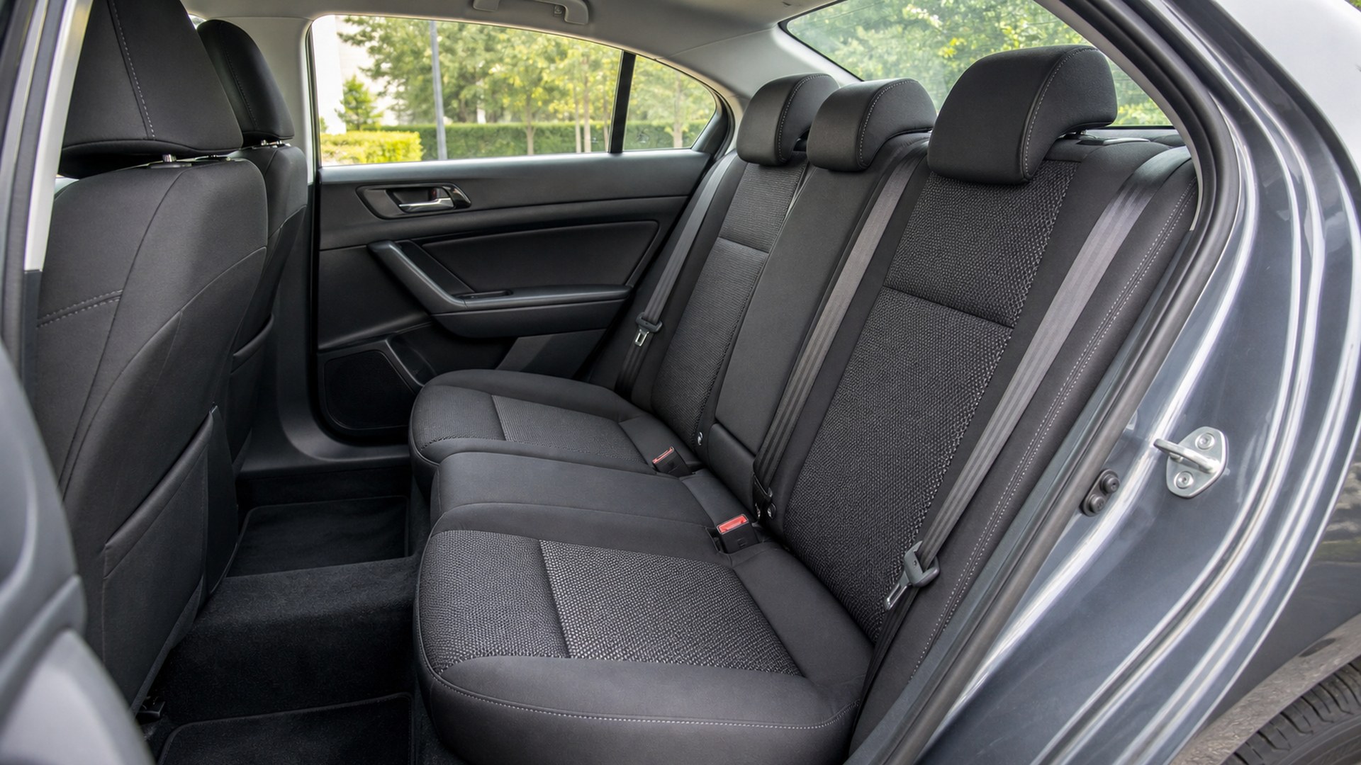 How to Choose Universal Seat Covers for Ride-Share and Commuter Cars