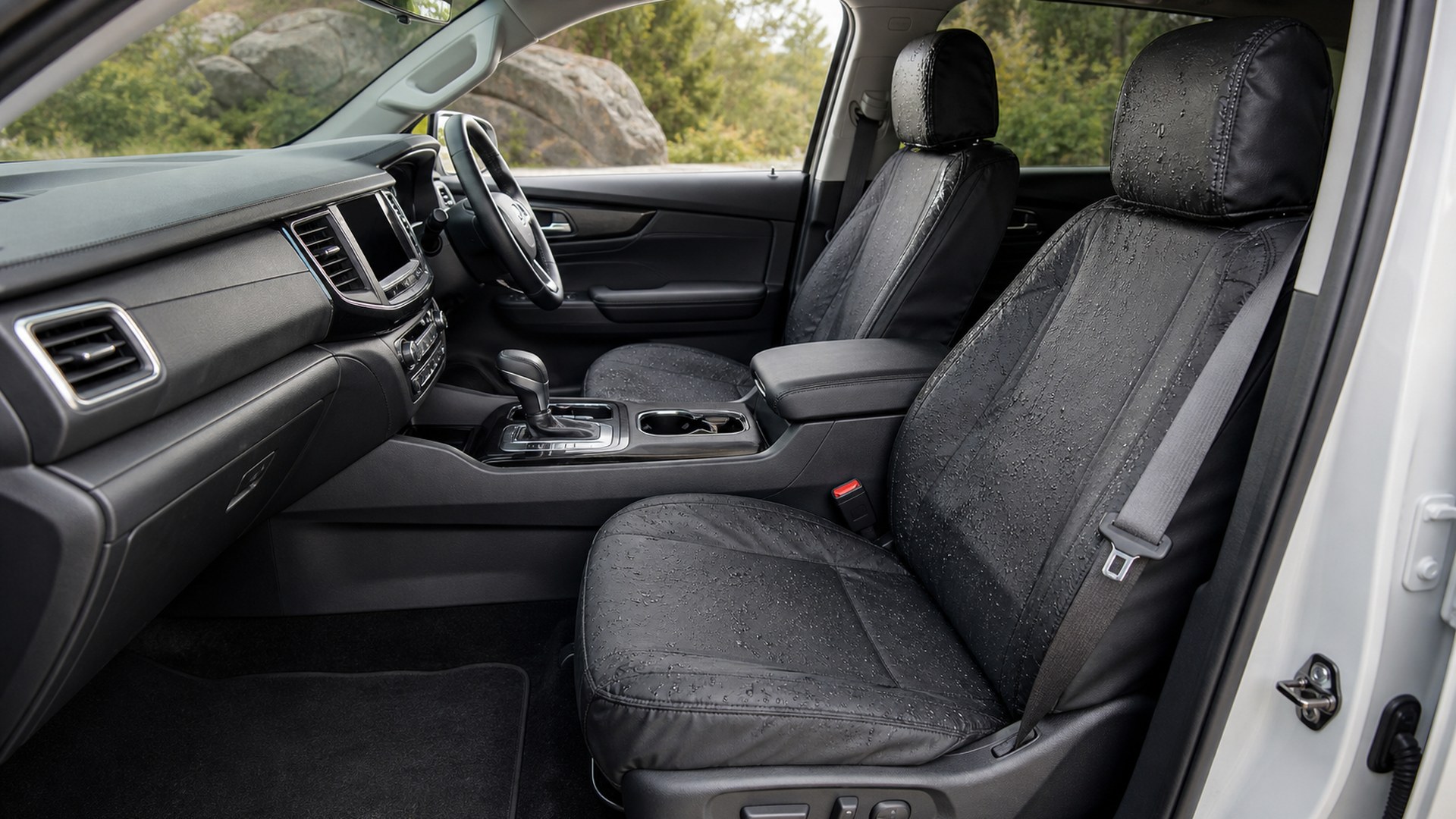 How to Choose Waterproof Seat Covers for Seat, Dash, and Console Layouts