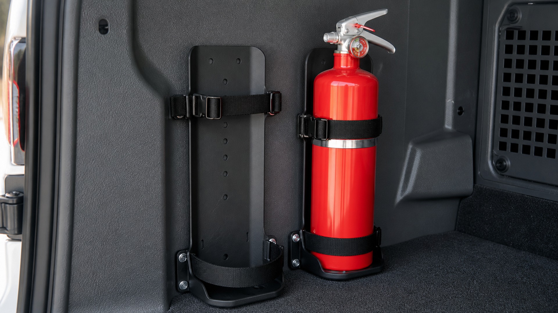 What Makes Fire Extinguisher Mounts Different from Automotive Fire Extinguishers