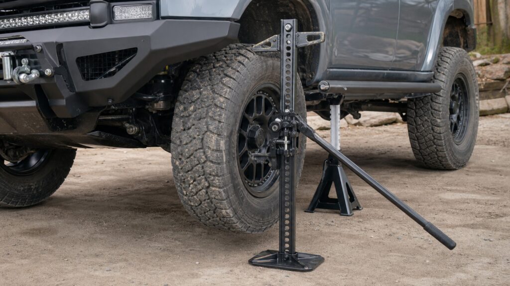 high lift jacks explainer hero image for Review Streets