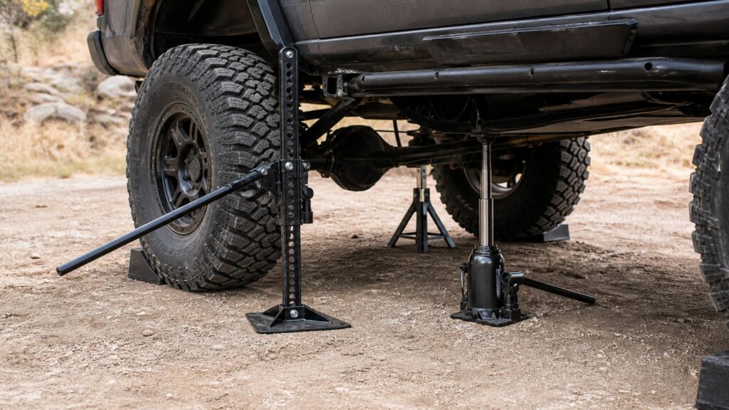 high lift jacks explainer hero image for Review Streets