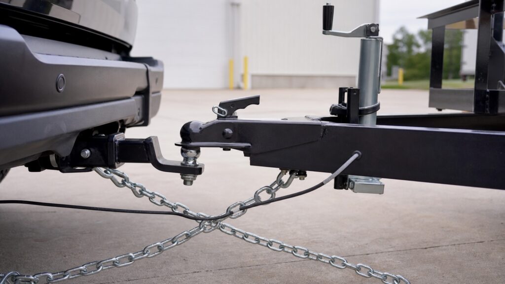 trailer couplers explainer hero image for Review Streets