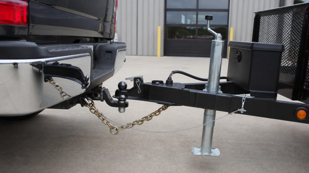 trailer couplers explainer hero image for Review Streets