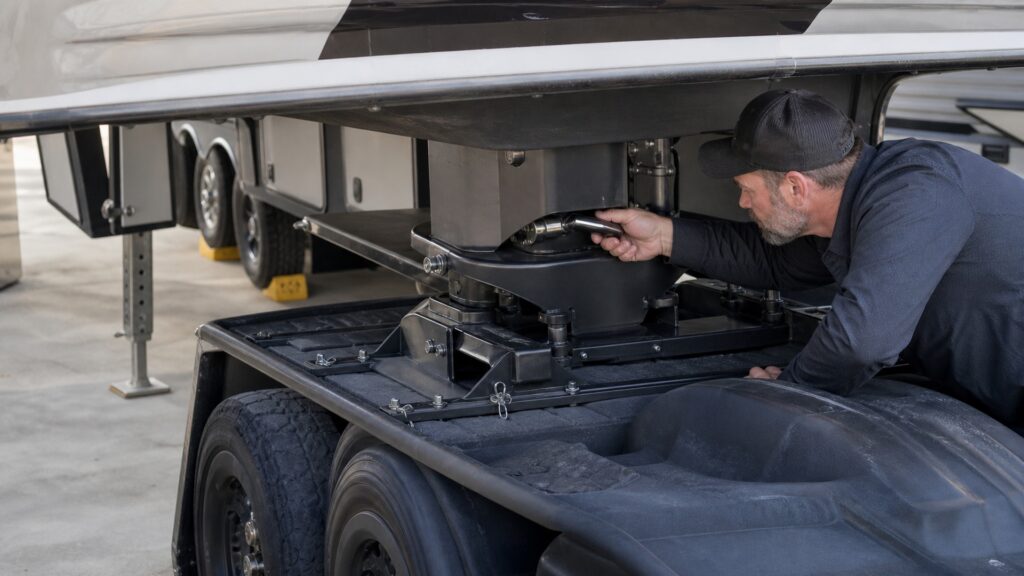 fifth wheel hitches explainer hero image for Review Streets