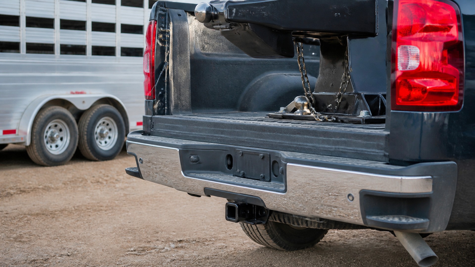 What Makes Gooseneck Hitches Different from Receiver Hitches