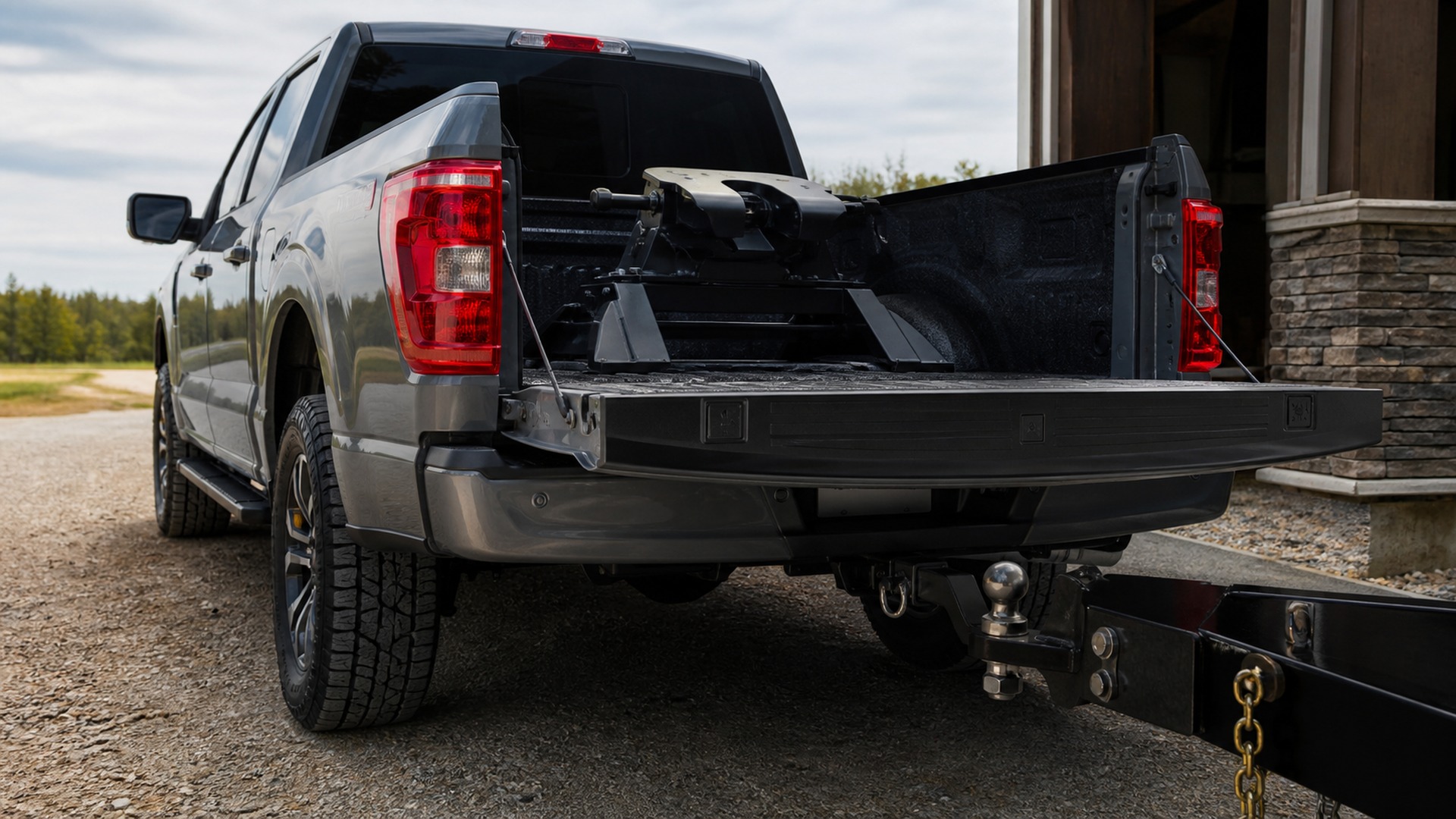 What Makes Receiver Hitches Different from Fifth Wheel Hitches