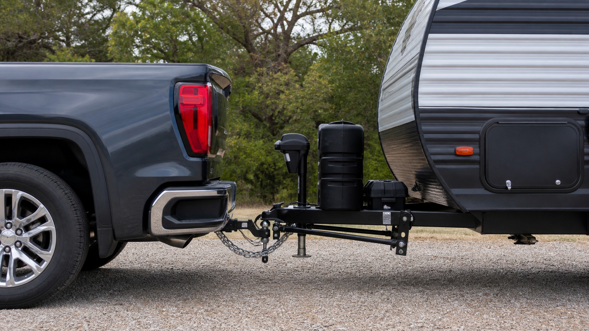 How Weight Distribution Hitches Work