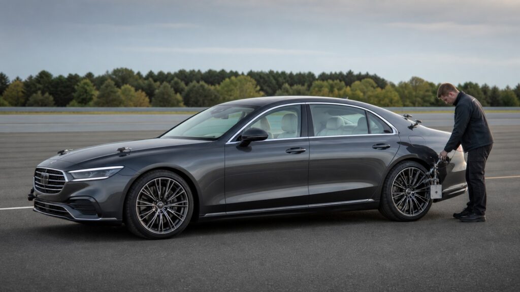 luxury sedans explainer hero image for Review Streets